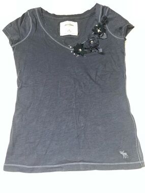 Abercrombie kids flower embellished t shirt size medium